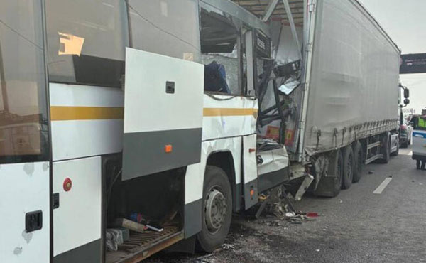 Крупная авария в Подмосковье: "Автобус столкнулся с фурой, 14 пострадавших, включая детей" | В Подмосковье произошло ДТП с участием автобуса и грузовика: 14 пострадавших Крупная авария в Подмосковье: "Автобус столкнулся с фурой, 14 пострадавших, включая детей" | В Подмосковье произошло ДТП с участием автобуса и грузовика: 14 пострадавших