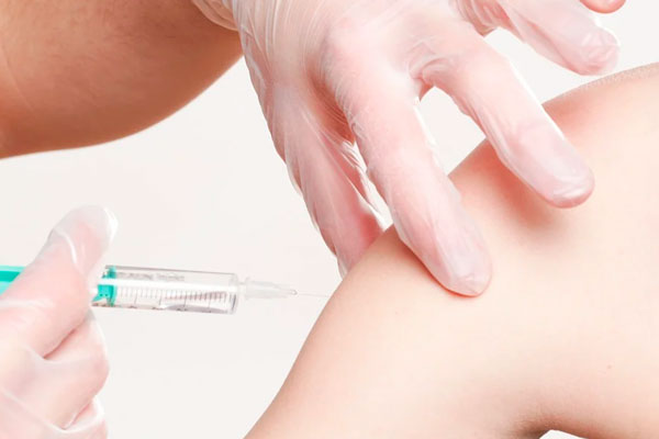 Липецкого врача задержали за липовую вакцинацию от СOVID-19 Липецкого врача задержали за липовую вакцинацию от СOVID-19