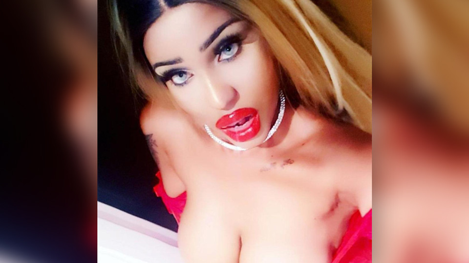 Британка потратила $13 тысяч, чтобы стать похожей на секс-куклу Британка потратила $13 тысяч, чтобы стать похожей на секс-куклу