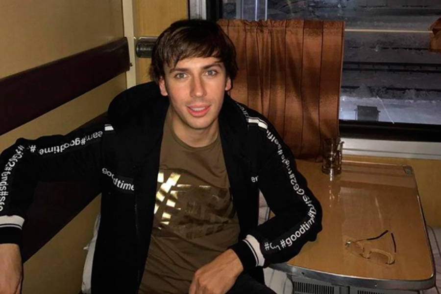 Максим Галкин проехался в купе поезда после критики в соцсетях Максим Галкин проехался в купе поезда после критики в соцсетях