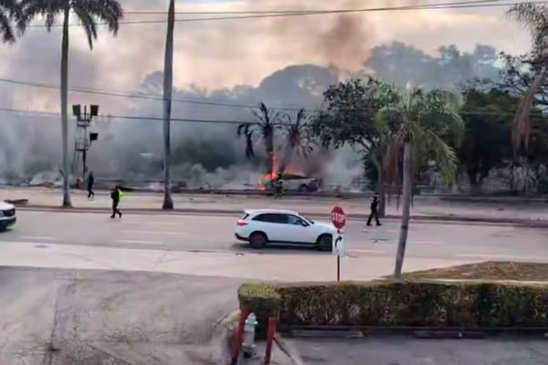 Трагедия в Бока-Ратоне: Самолет разбился, все на борту погибли | В США разбился самолет Трагедия в Бока-Ратоне: Самолет разбился, все на борту погибли | В США разбился самолет