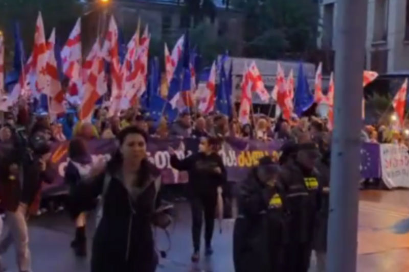 В Тбилиси тысячи человек вышли на акцию протеста против закона об иноагентах | Несколько тысяч жителей Тбилиси вышли на протест против закона об иноагентах В Тбилиси тысячи человек вышли на акцию протеста против закона об иноагентах | Несколько тысяч жителей Тбилиси вышли на протест против закона об иноагентах